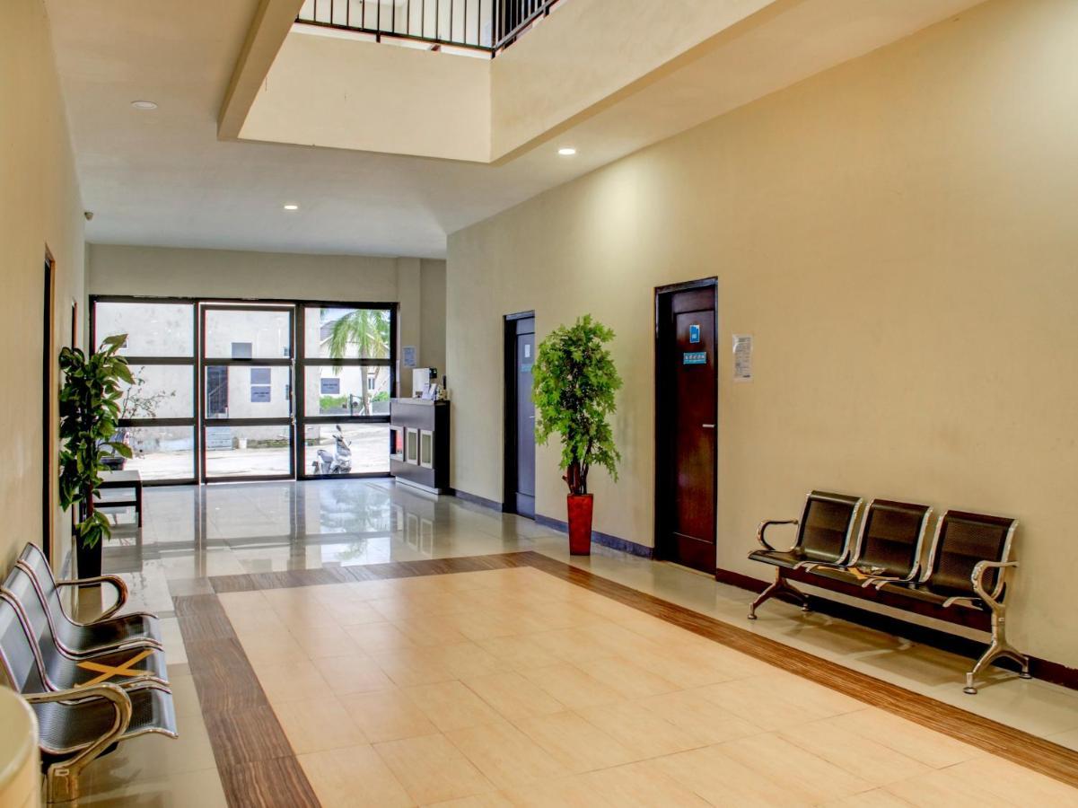 Oyo 90162 Remboelan Guest House Sungai Lutus Bagian luar foto