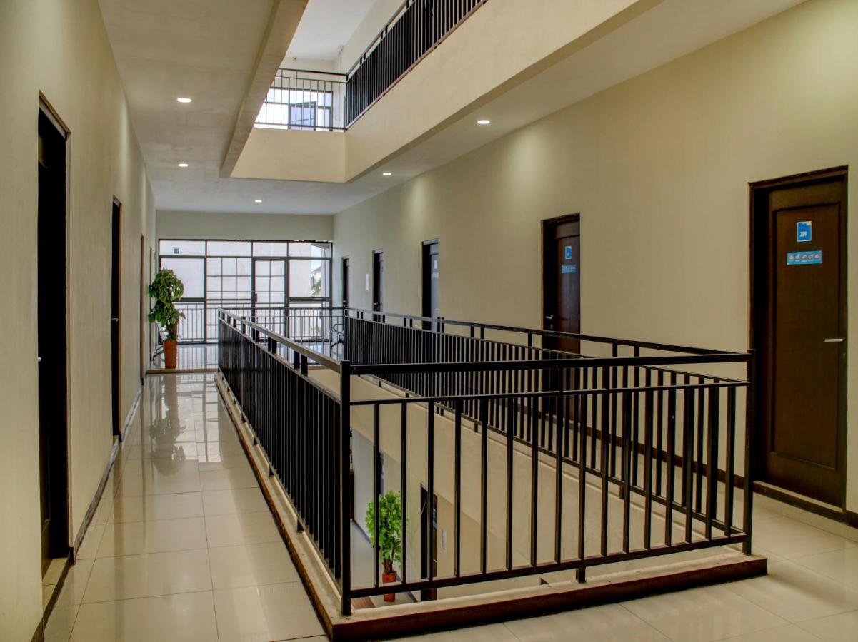 Oyo 90162 Remboelan Guest House Sungai Lutus Bagian luar foto