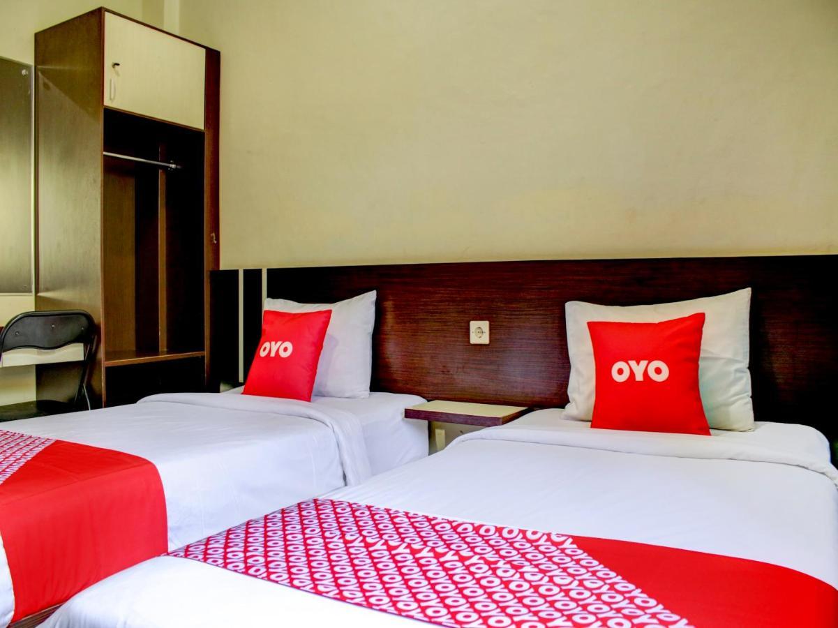 Oyo 90162 Remboelan Guest House Sungai Lutus Bagian luar foto