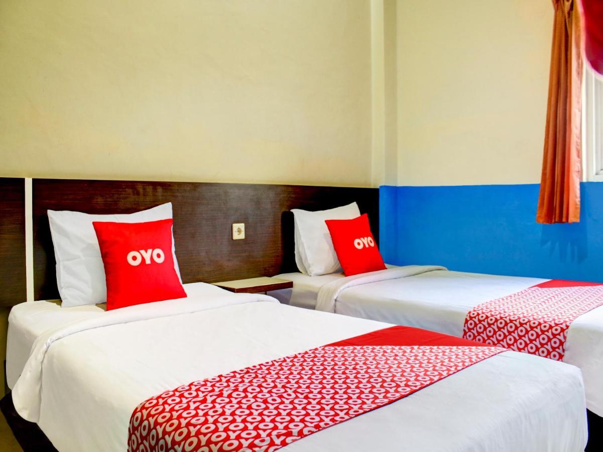 Oyo 90162 Remboelan Guest House Sungai Lutus Bagian luar foto