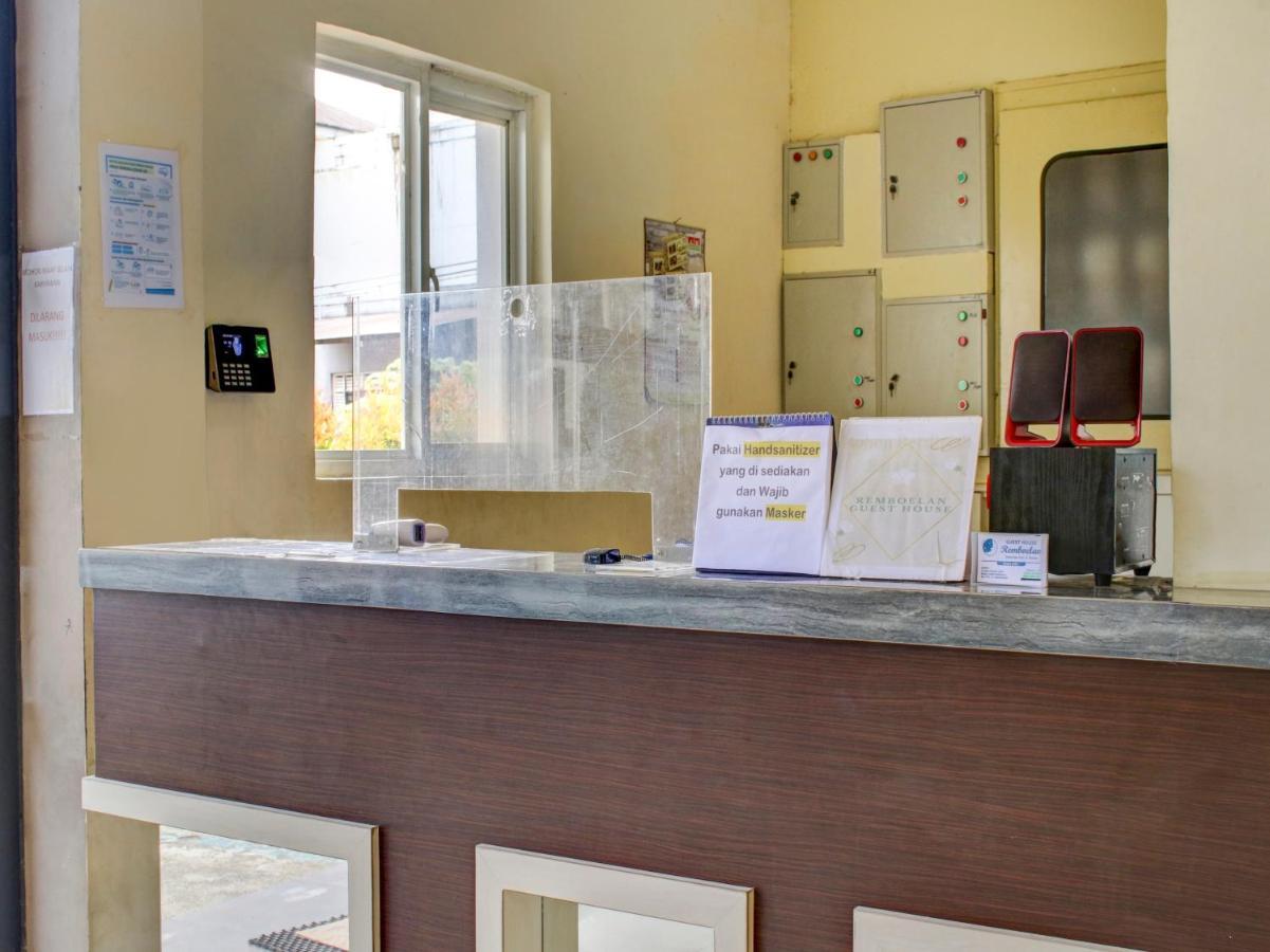 Oyo 90162 Remboelan Guest House Sungai Lutus Bagian luar foto