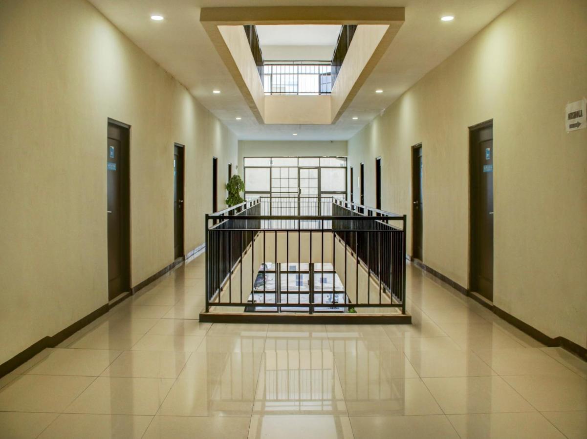 Oyo 90162 Remboelan Guest House Sungai Lutus Bagian luar foto