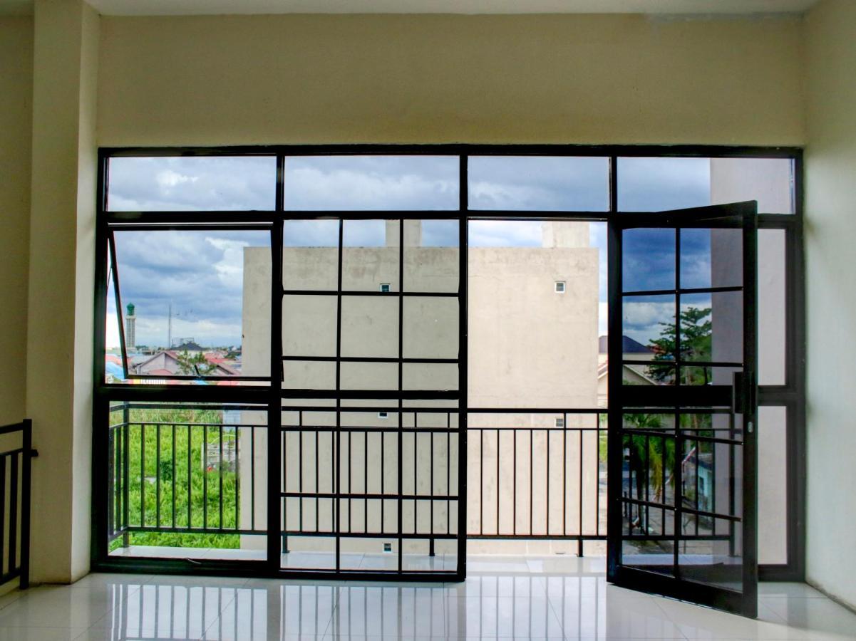 Oyo 90162 Remboelan Guest House Sungai Lutus Bagian luar foto